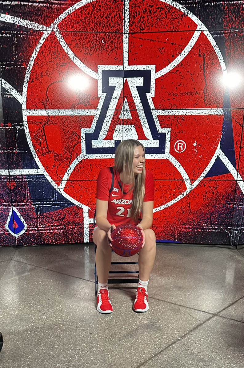 calliehinder's tweet image. So happy I got to go down today and watch a team practice with @ArizonaWBB, some pics from my official, thank you @beckyburke11 and the whole staff, it was so much fun! #notcommitted #beardown @MtnWestPremier