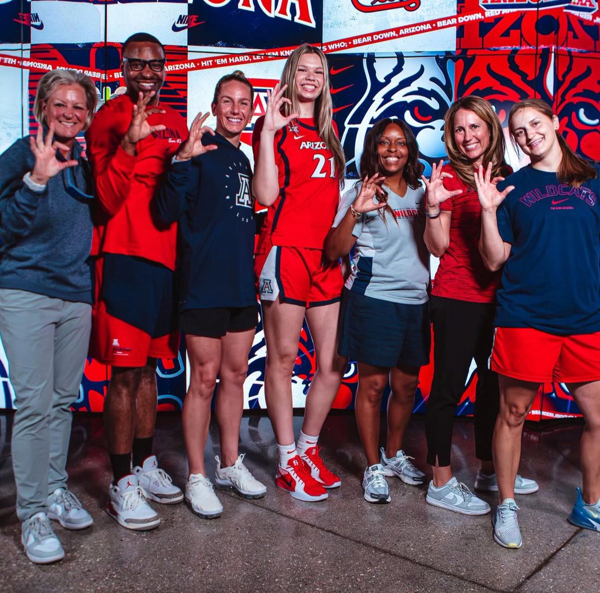 calliehinder's tweet image. So happy I got to go down today and watch a team practice with @ArizonaWBB, some pics from my official, thank you @beckyburke11 and the whole staff, it was so much fun! #notcommitted #beardown @MtnWestPremier