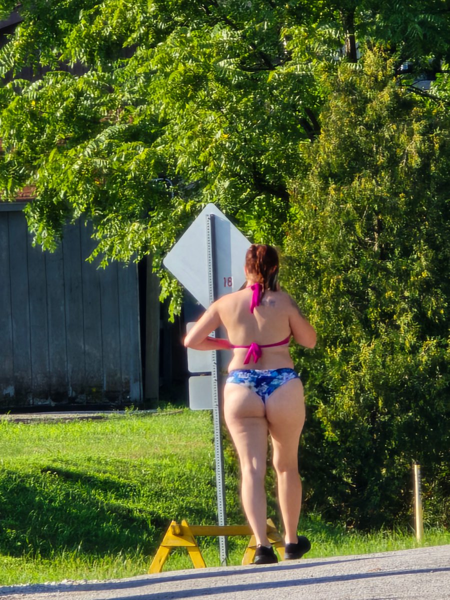 Indiana_Dilf's tweet photo. Saw this little baddie walking from the Lake back to the trailer park with ALL of that ass showing! #PAWG #Creeper #WhiteGirlButt #Whooty #Creepershot #Candid #Thong https://t.co/KXh7aP5K8e