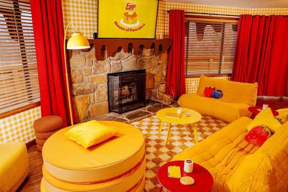 hollow_maven's tweet image. the Pancake Eggo Cabin in Gatlinburg,TN is on the market for 699,900.
Any takers?