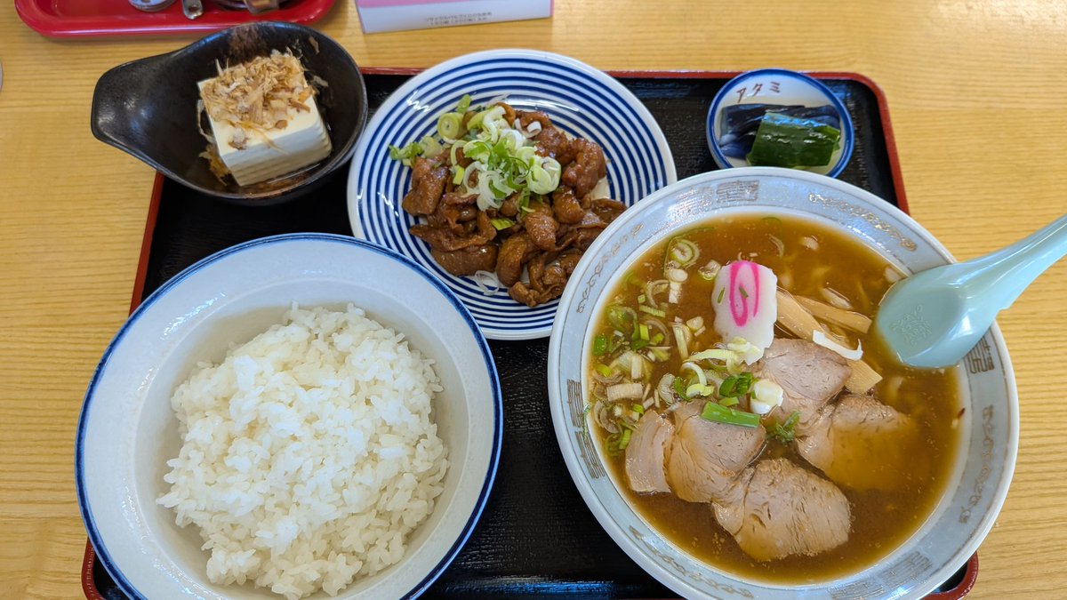 hasa4985's tweet image. リベンジ訪問🍜
久々にありつけた鳥皮モツ、らーめんは味噌にチェンジ☝️
あ、私茄子の漬物苦手なんです😓