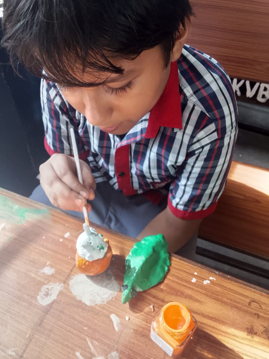 KVBorjhar's tweet image. ✨✨Providing Our little stars hands- on experience✨✨

Clay modelling activity for gross and fine motor skills development which also helps in reducing hyperactivity😇
#NipunBharat
#Skillsbasedactivity
#NEP2020 
#Creativelearning
@GuwahatiKvs @KVS_HQ @EduMinOfIndia