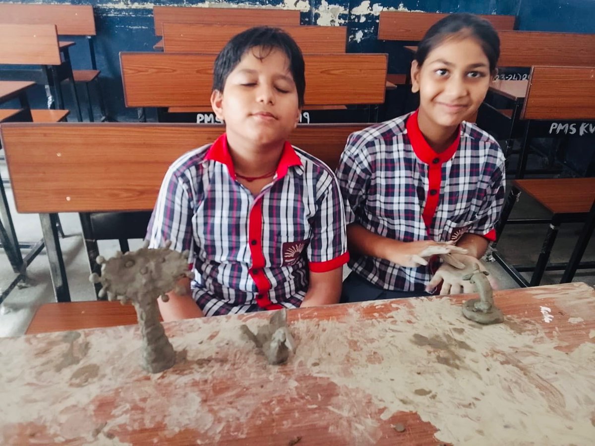 KVBorjhar's tweet image. ✨✨Providing Our little stars hands- on experience✨✨

Clay modelling activity for gross and fine motor skills development which also helps in reducing hyperactivity😇
#NipunBharat
#Skillsbasedactivity
#NEP2020 
#Creativelearning
@GuwahatiKvs @KVS_HQ @EduMinOfIndia