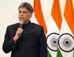 है प्रीत जहां की रीत सदा 

मैं गीत वहां के गाता हूं 

भारत का रहने वाला हूं 

भारत की बात सुनाता हूं

Hai preet jahaan ki reet sada 

Main geet wahaan ke gaata hoon 

Bharat ka rehne waala hoon
 
Bharat ki baat sunata hoon 

- Jai Hind