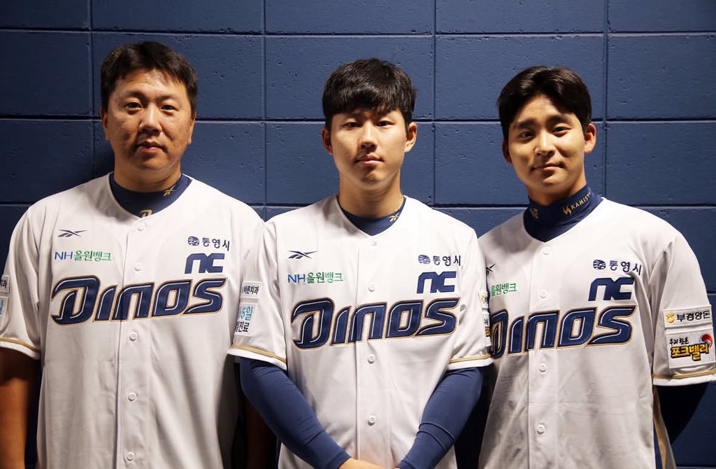 이우성, 최원준, 홍종표 선수가 팀에 새롭게 합류했습니다.

이우성 선수는 등번호 55번, 최원준 선수는 52번, 홍종표 선수는 4번을 달고 함께하게 됩니다.

새롭게 다이노스 유니폼을 입은 세 선수에게 많은 관심과 응원 부탁드립니다!

#ncdinos