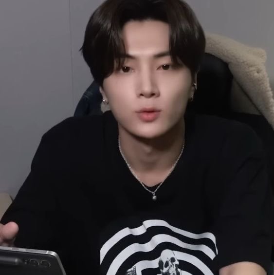초코 tweet media