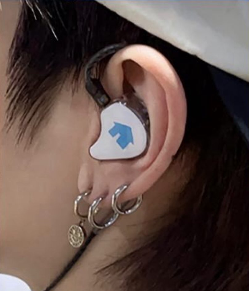 Gmountain_3's tweet image. 피어싱주렁주렁