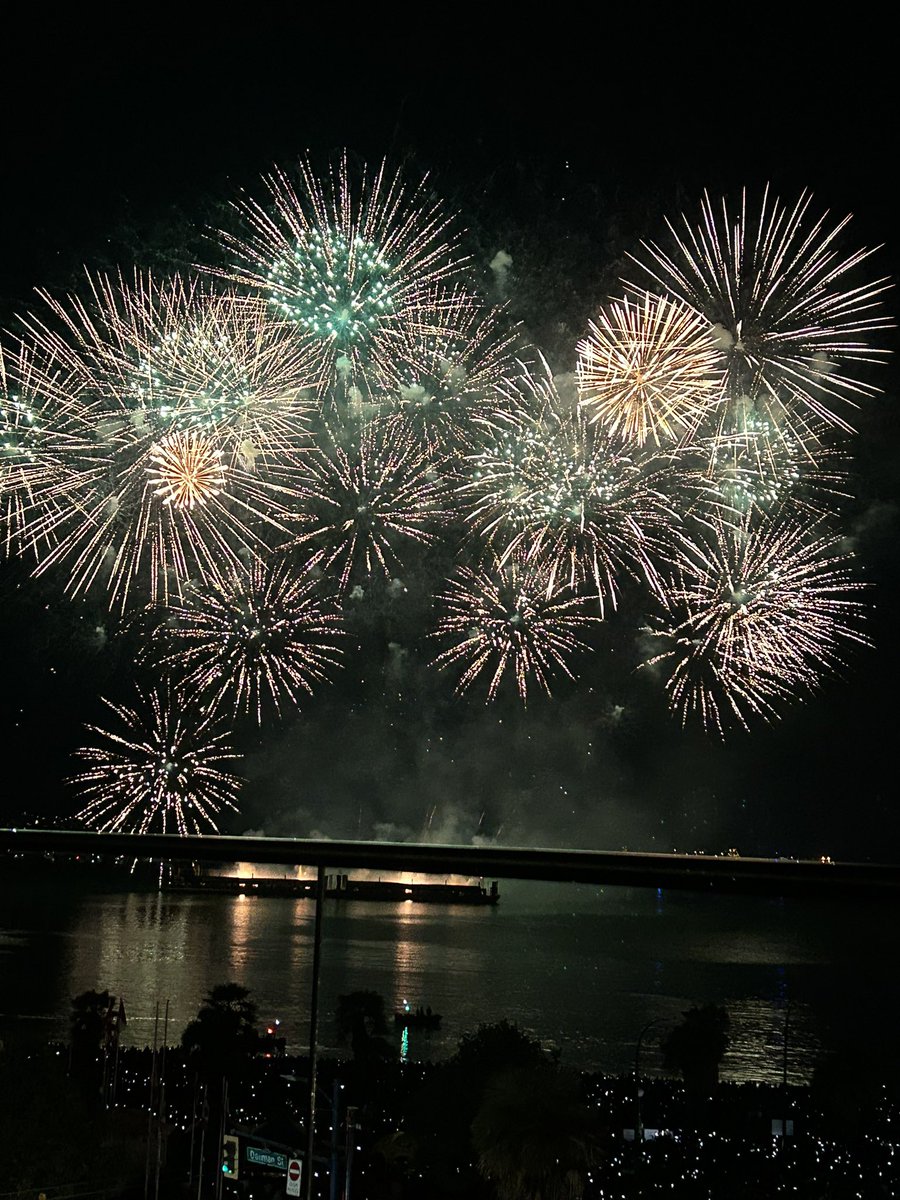 MaxineDehart's tweet image. The Honda Celebration of Lights in Vancouver was absolutely fabulous. Thousands upon thousands attended with a drone light show before the fireworks 🎇. Thank you to our cousins Mark and Neal for hosting us. Luv you guys! ❤️