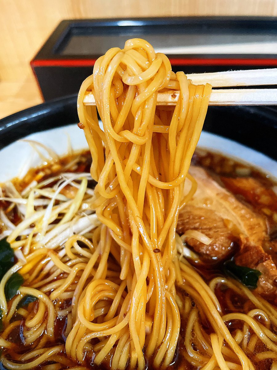 炭一ラーメン

炭一チャーシューメン🍜

しょっぱ美味いスープ✨
麺とチャーシューもうまい❗️

美味しく頂きました。
ご馳走様です🙏