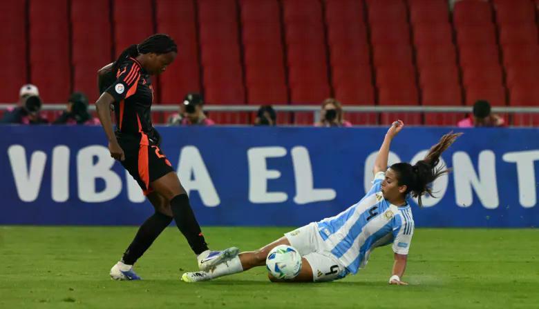 news_digitales's tweet image. Argentina perdió por penales y quedó eliminada de la Copa América Femenina - NewsDigitales ebx.sh/aZBp2N