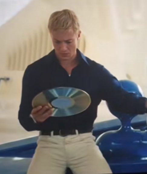 haven’t stopped thinking about johnny in this outfit