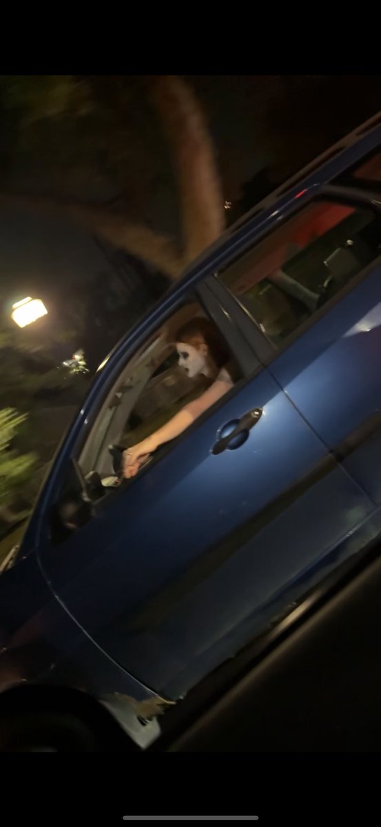 Sinyaaa21's tweet photo. Les gars je vien de croiser valak sur la route https://t.co/AYlWvIdqp6