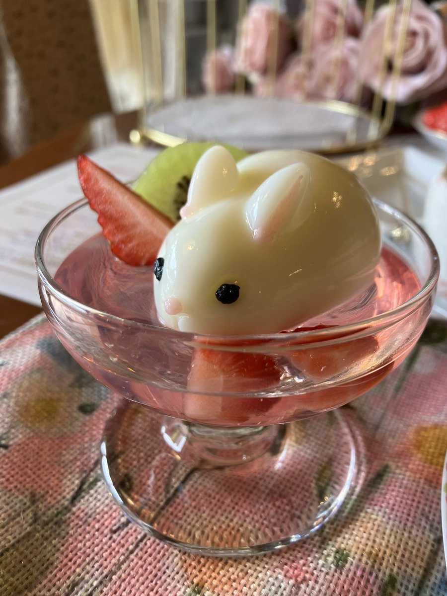 8/3のオリジナル紙芝居の準備整いました🐰皆様とお逢いできるのを♥️アミンゴばぁさんと一緒に👵愉しみにしております🎀✨
【メニュー🐰】
ウェルカムドリンク
スコーン（クロテッド＆ジャム）
スペシャルヴィクトリアケーキ
うさぎのミルクプディング
紅茶（フリーフロー）
#ねじこちゃん主催パーティ