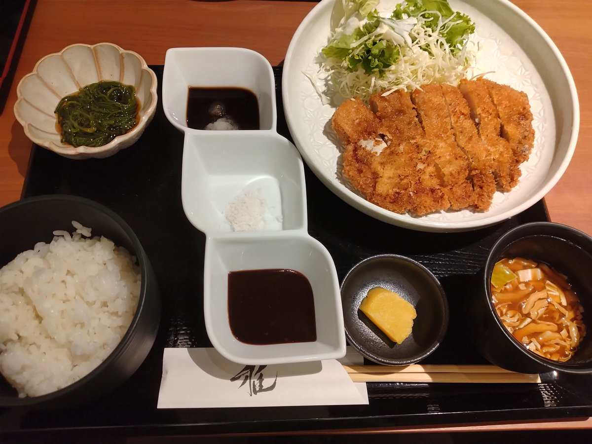 shinyahetthi's tweet image. ロースかつ定食😋