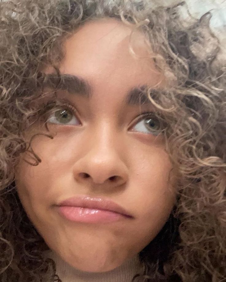 claudiadoves's tweet image. happy #baileybasstuesday beloveds