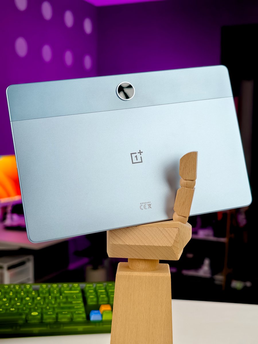 This is the OnePlus Pad Lite.
- Goes on live sale starting August 1st
- The most value for money tablet by the brand so far
- Targeted towards students and college/office work
- Looks and feels super premium

Starting price - ₹12999 with offers.
For the price, I seriously think