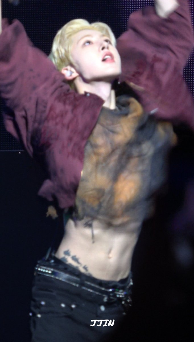 jjin_0717's tweet image. 허리가..너무나 한줌...