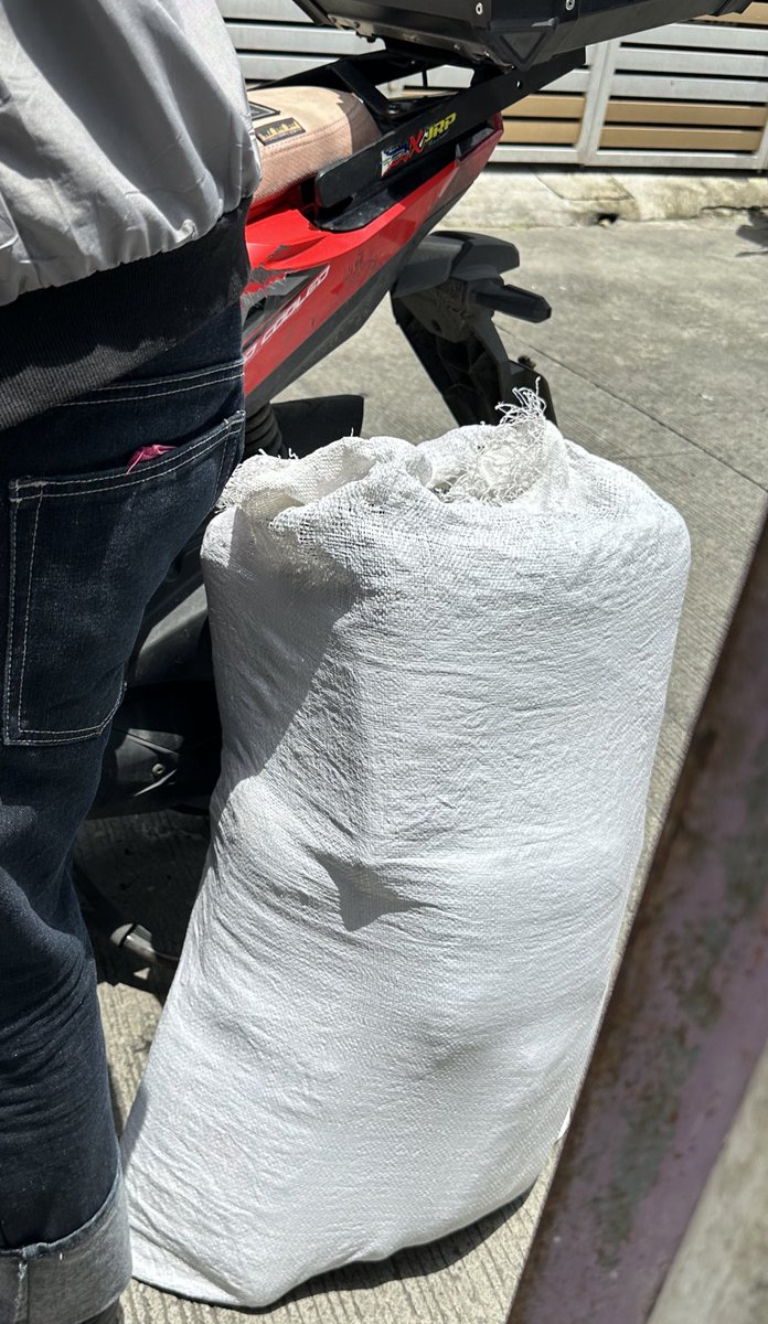 Seoul_Merchant's tweet image. #seoulmerchant_updates
helloo! 3 sacks of parcels have been picked up today!

Lahat po ng nakapag fill out ng shipping form til last night ay kasama dito ^^