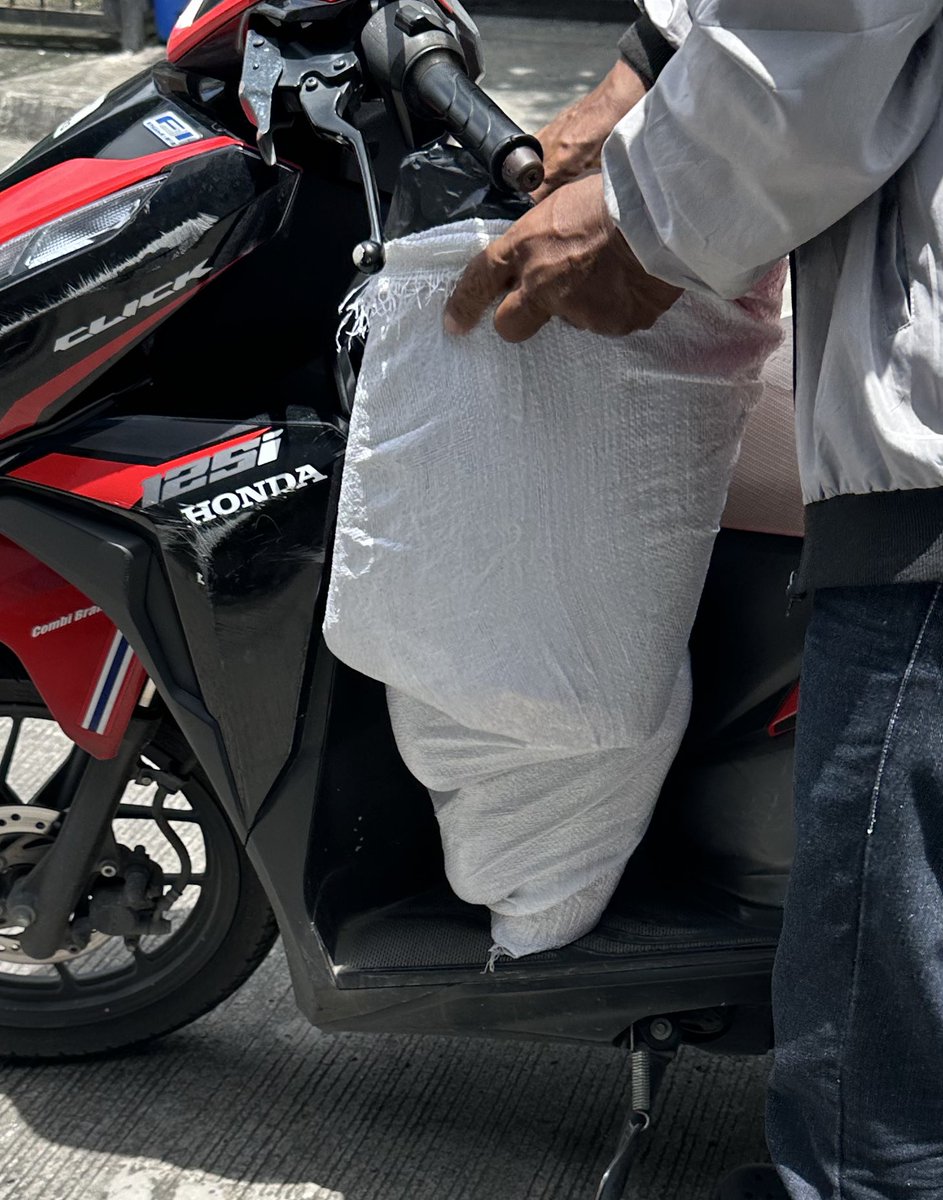 Seoul_Merchant's tweet image. #seoulmerchant_updates
helloo! 3 sacks of parcels have been picked up today!

Lahat po ng nakapag fill out ng shipping form til last night ay kasama dito ^^