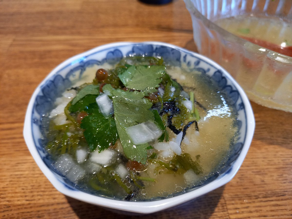 きりん食堂さん🙌茄子とメカブでなやんで🙏冷たーいカケ潮煮干しSOBA〜めかぶ飯割付💡メカブはなかなか出合えない‼️かけは最強👏ラストは冷や汗風にて〆🙆完食してごちそうさまです☺