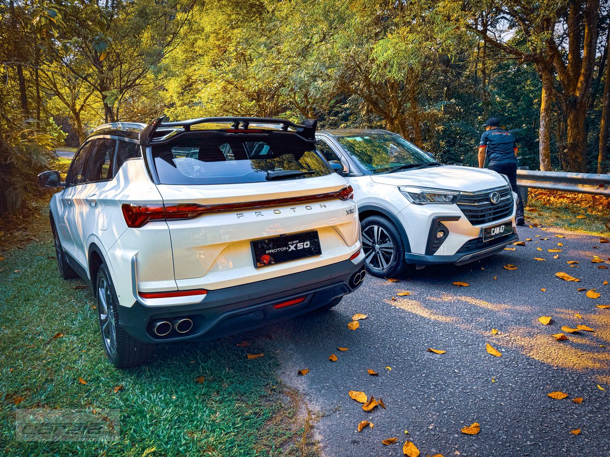 Ativa ni benda simple, satu kategori kat bawah dari X50. Good second car for urban driving. 

X50 baru ni lebih lengkap, senyap, laju nak mapuh dan hensem. Lebih sedap kalau kena drive jauh dan saiz pun besor. 

Aku tak sabar nak lenjan jauh jauh Eksfifti baru ni.