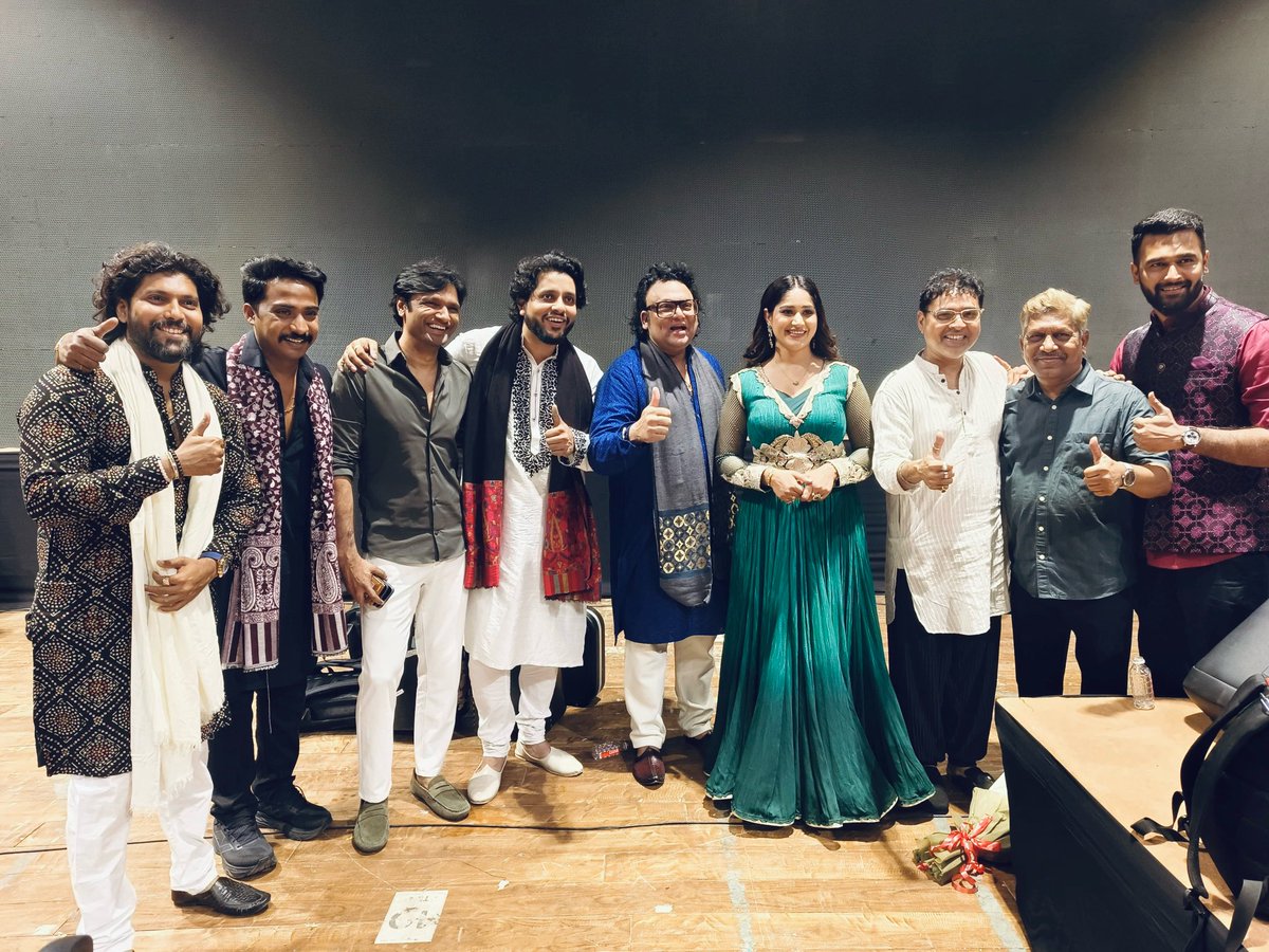 Sanjoy Das Guitar (@sanjoygt) on Twitter photo After a successful concert >
Here we r with amazing musicians of our nation, <a href="/DeepakPandit_31/">Deepak Pandit</a> & @iampratibhasingh . Thanks #ahmedabad for your #love & #respect . 😊🙏 After a successful concert >
Here we r with amazing musicians of our nation, <a href="/DeepakPandit_31/">Deepak Pandit</a> & @iampratibhasingh . Thanks #ahmedabad for your #love & #respect . 😊🙏