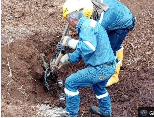 armada_ecuador's tweet image. #Guayas || En cumplimiento de las operaciones planificadas para garantizar la seguridad del Sistema Nacional de Hidrocarburos (SNH), la Unidad Táctica 31.6.3 “Pascuales”, durante patrullajes de rutina en el poliducto Tres Bocas – Pascuales, detectó dos nuevas perforaciones…