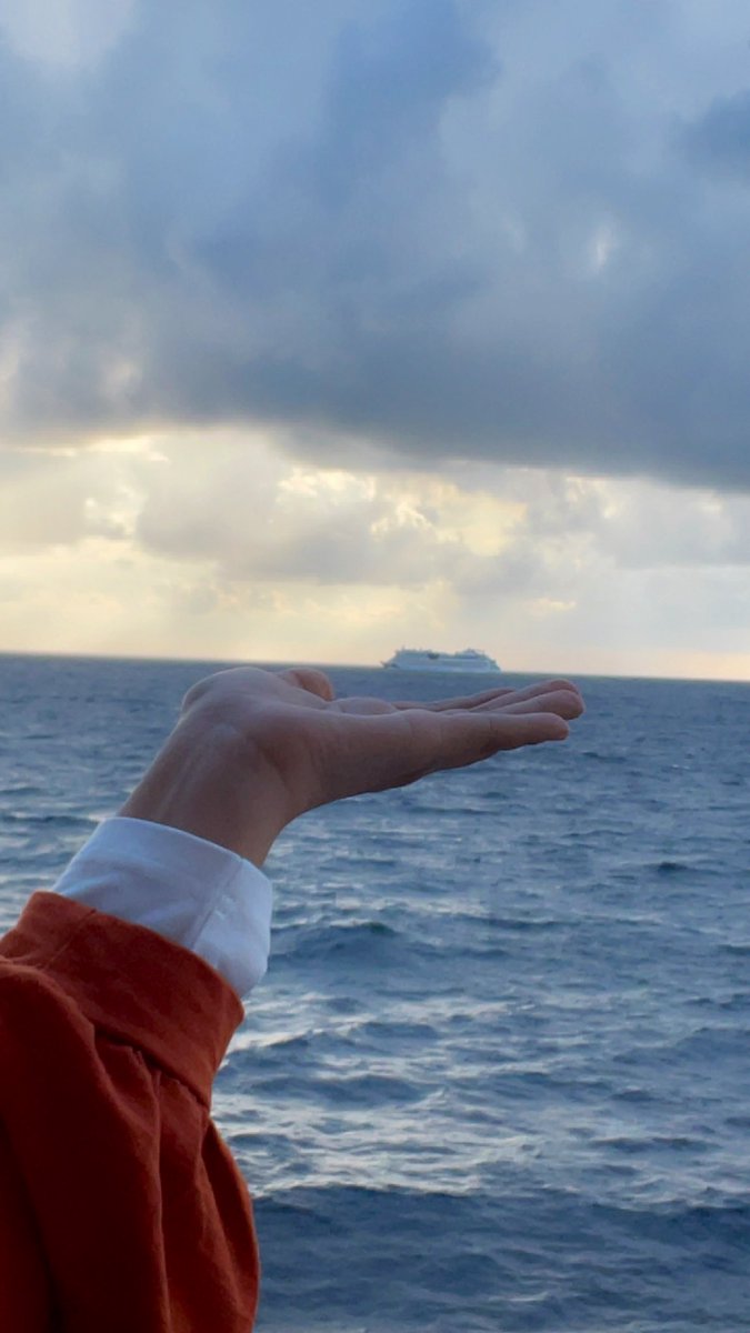 كُل ماتقاتله تقويه، وكل ماتقاومة يُثابر ويبقى
-إيكهارت تول

#ملامح_وجودك