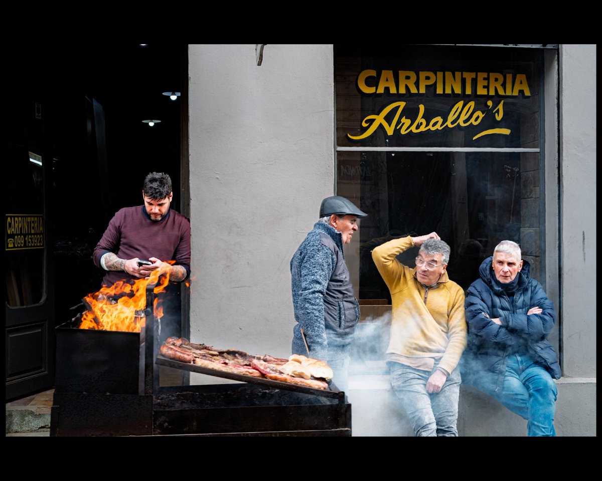 "Si no es con madera, no es asado."
- Uruguay