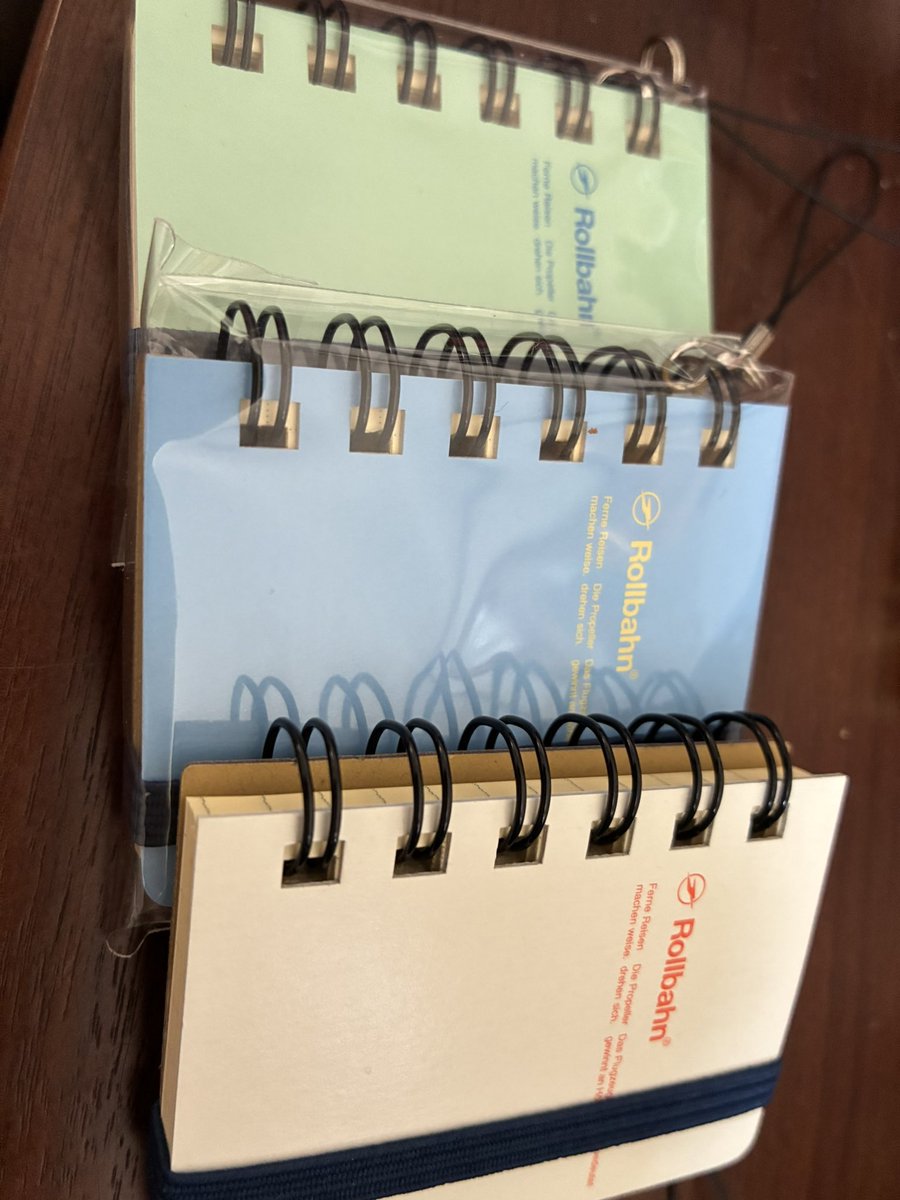 keito_note's tweet photo. 買いました〜
細かい字が書けるペンも必要かな😏 https://t.co/gsQ3Pzah0N