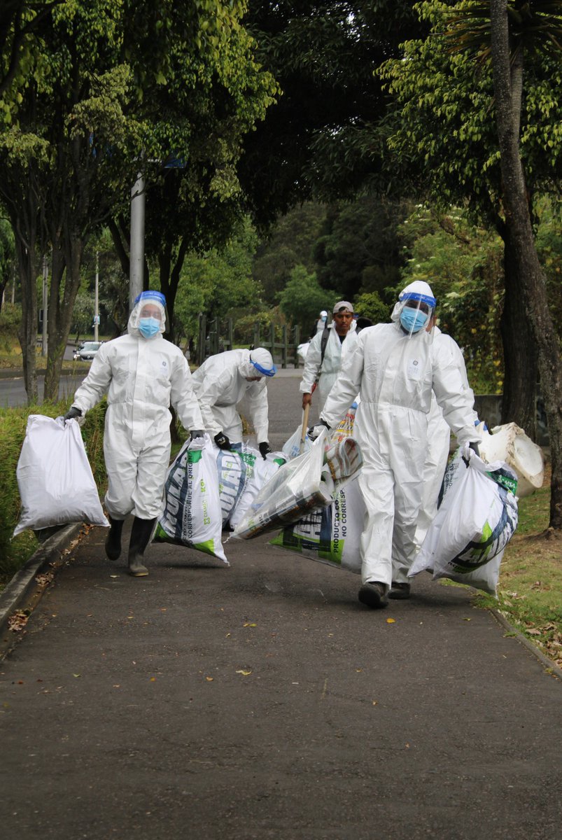 groninty's tweet image. 🌊 Machángara: El río que grita auxilio 🚨

@ichthion realizó la primera limpieza técnica y caracterización de basura sólida en el río #Machángara.

Tuvimos que usar trajes de bioseguridad: el nivel de contaminación es extremo. ☣️☠️

📉 Un río debería tener 80% de oxígeno. El…