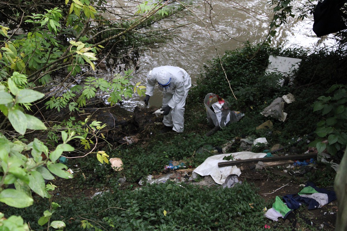 groninty's tweet image. 🌊 Machángara: El río que grita auxilio 🚨

@ichthion realizó la primera limpieza técnica y caracterización de basura sólida en el río #Machángara.

Tuvimos que usar trajes de bioseguridad: el nivel de contaminación es extremo. ☣️☠️

📉 Un río debería tener 80% de oxígeno. El…