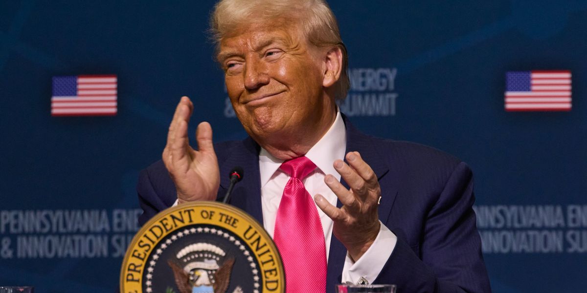 theblaze's tweet image. Court rules in favor of Trump ending temporary protection status for migrants from Afghanistan and Cameroon dlvr.it/TM2hsp
