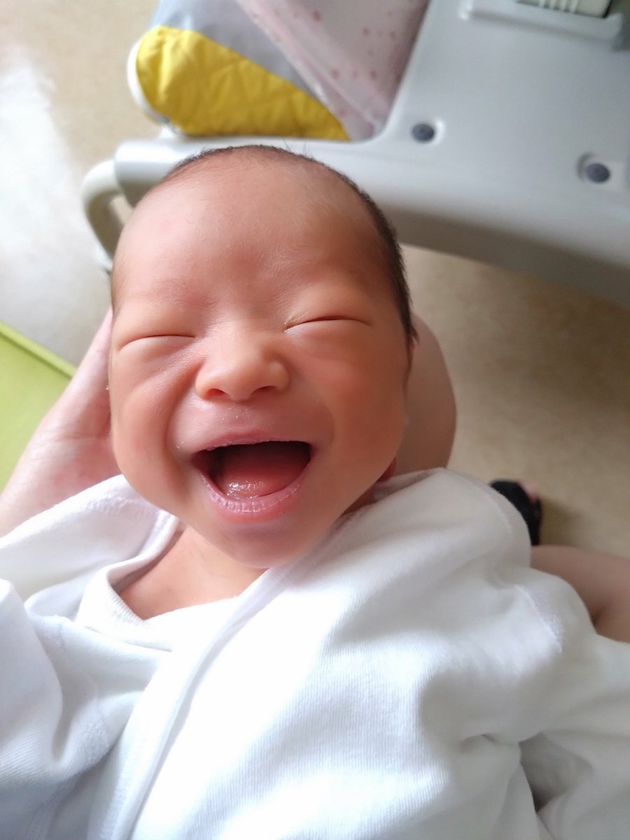新生児微笑…微笑？？？
💩後のスッキリ笑顔