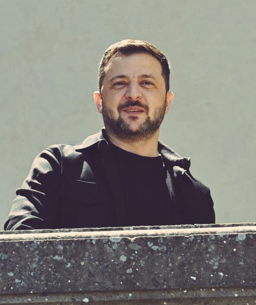 JCahayaZWH's tweet image. This face & heart are full of light & kindness.
Every day he shines brighter & stands taller.
❤️
#ZelenskyyWarHero all day every day ❤️🔥👑