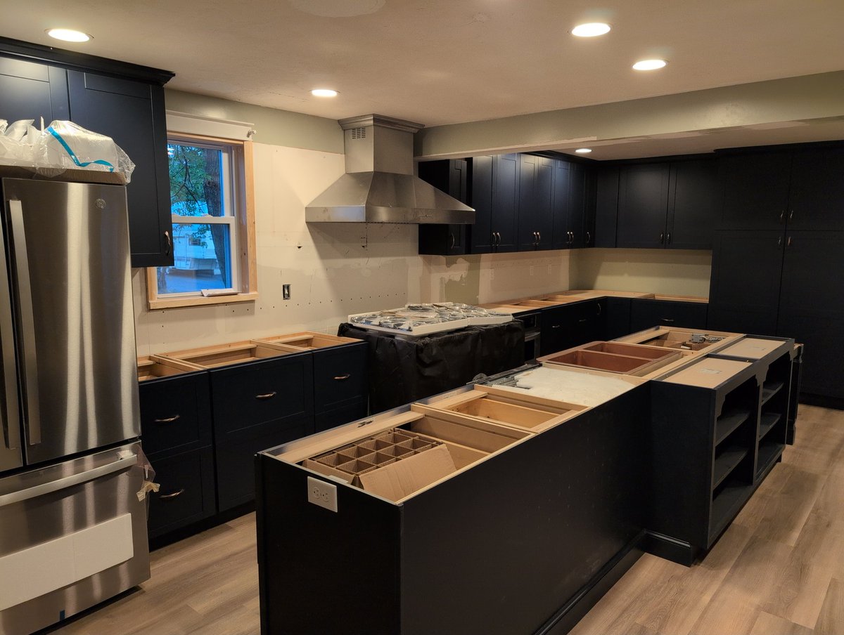 halforcforge's tweet image. Range hood in. We're getting there.