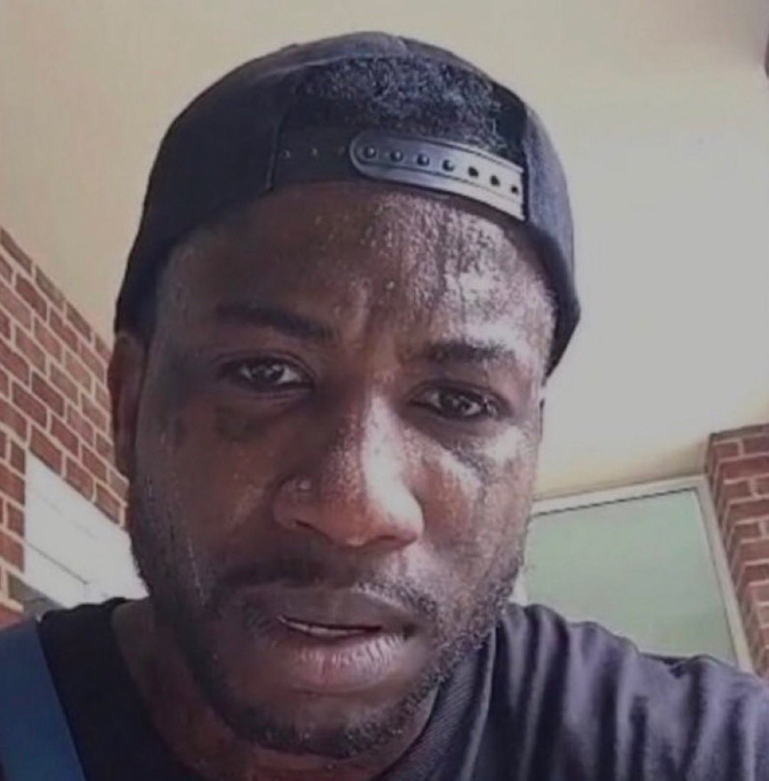 Hoodville_'s tweet image. When you get done hooping with the boys & you see a text from your girl saying "Have a nice life"