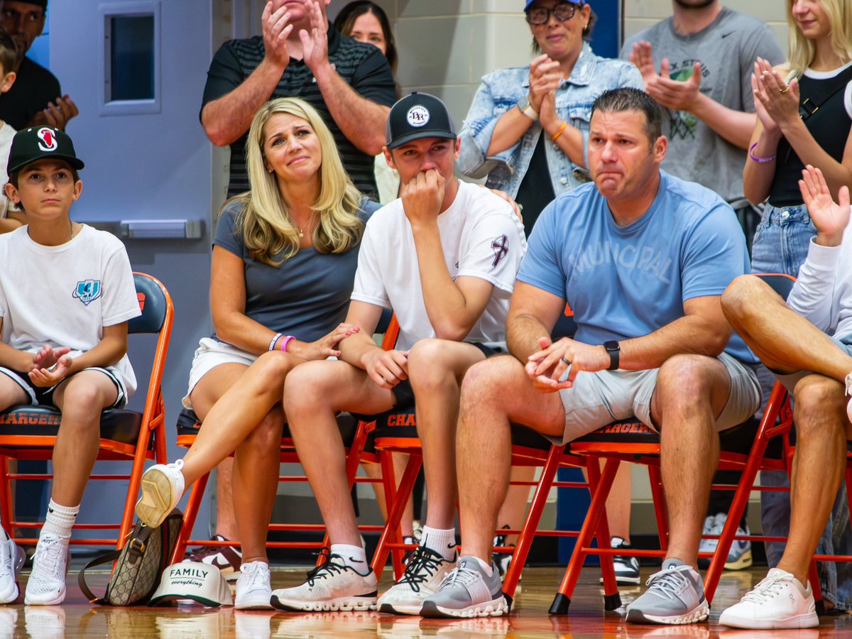 Xavier_Sanchez4's tweet image. Stopped by @StaggHighSchool for the @maxstruscamps last week.
Always amazed by the job they do with camp.
This year, I caught up with Strus, a couple of campers, Cavs Coach Kenny Atkinson, and the first recipient of the Gary Strong Award, Paityn Castillo.
READ “NBA player and…