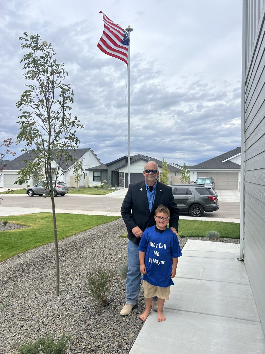 mayor_chadwick's tweet image. A few weeks ago, before the 4th of July, I was at this veterans house with some of my Mayors Youth Council installing this flag pole as part of the Stars and Stripes for Veterans program. The veterans son, Myles, was proudly helping us out and we found out that his entire…