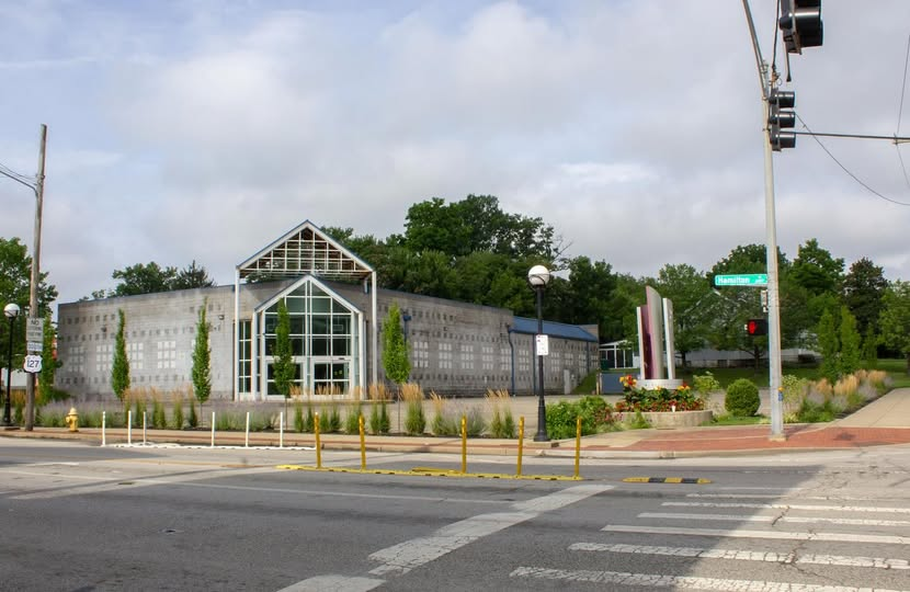 camhardy513's tweet image. Perfect location to relocate the College Hill branch of the library to!! @cincylibrary is doing fantastic work!!!!
