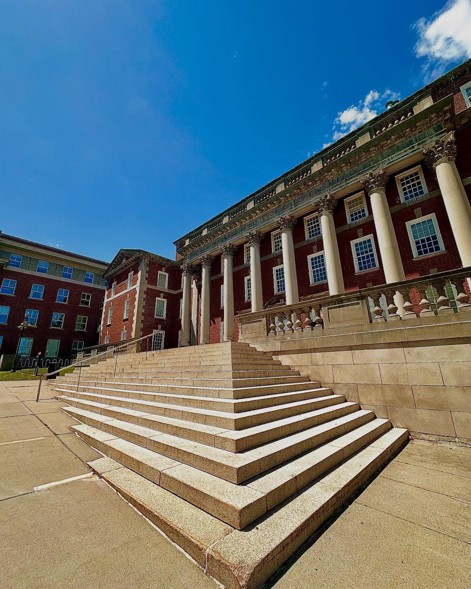 SUAlums's tweet image. blue skies, fluffy clouds and campus looking absolutely picturesque ☀️☁️