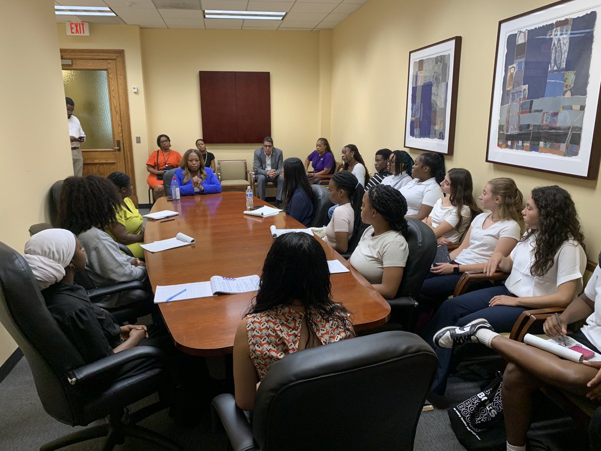 CMLewisGeorgeW4's tweet image. Loved speaking with students from @DCAttorneyGen's High School Advisory Council about restorative justice, youth empowerment, and legal advocacy.
Grateful to have these young advocates leading the way in guiding policies impacting students across the District.