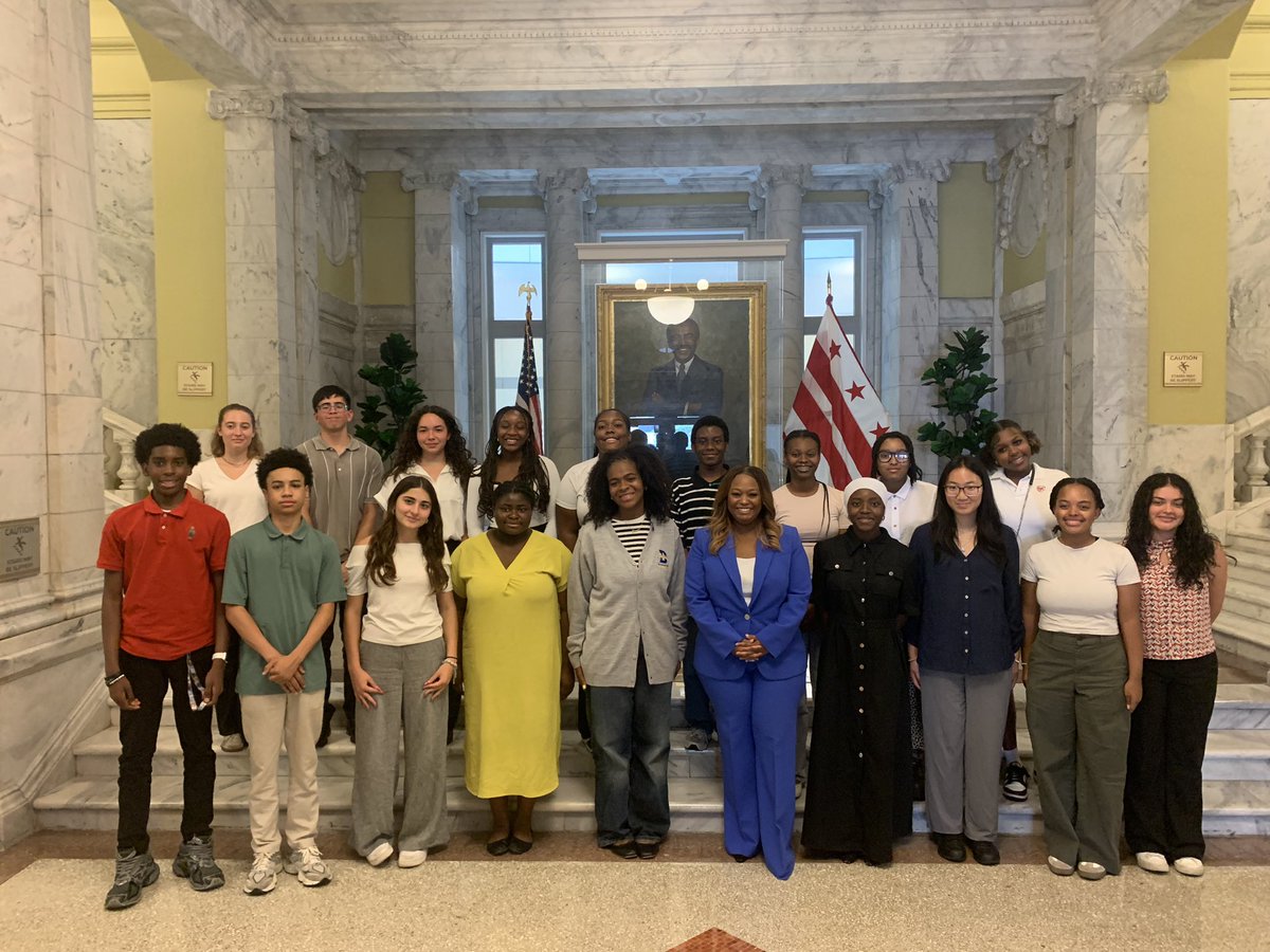 CMLewisGeorgeW4's tweet image. Loved speaking with students from @DCAttorneyGen's High School Advisory Council about restorative justice, youth empowerment, and legal advocacy.
Grateful to have these young advocates leading the way in guiding policies impacting students across the District.