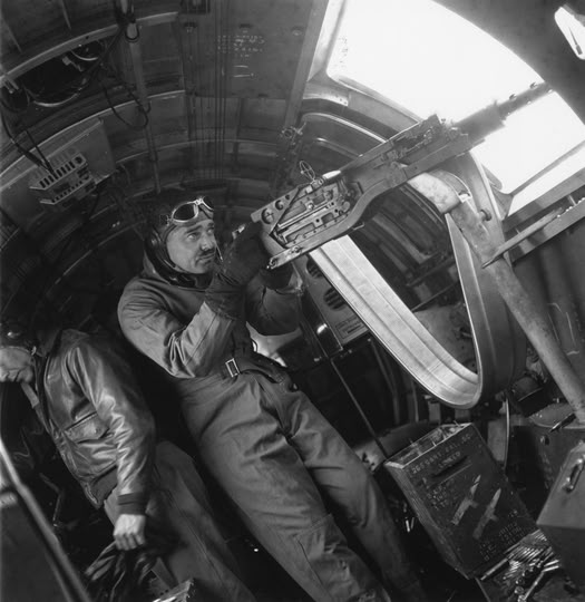 JRM58506966's tweet image. Captain Clark Gable (1901 - 1960) as an observer-gunner in his B-17 Flying Fortresses. Gable flew five combat missions, including one to Germany.
During one of the missions, Gable's aircraft was damaged by flak and attacked by fighters, which knocked out one of the engines and…