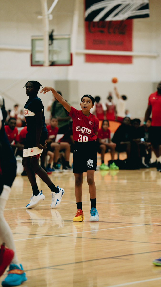 circuitfuture's tweet image. 𝓝𝓸𝔀𝓱𝓮𝓻𝓮 𝓽𝓸 𝓗𝓲𝓭𝓮 🙈
The best vs. the best in the Windy City
#UAnext #TheFutureIsNow #OneSix