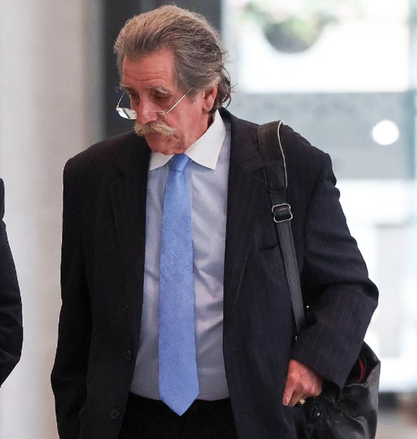 jmetr22b's tweet image. Sad news to report in Chicago’s legal
community: Longtime criminal defense attorney Thomas Anthony Durkin has died after a brief hospitalization. He was 78.
Durkin was a tireless advocate for his clients, and known for holding the government accountable for overstepping authority