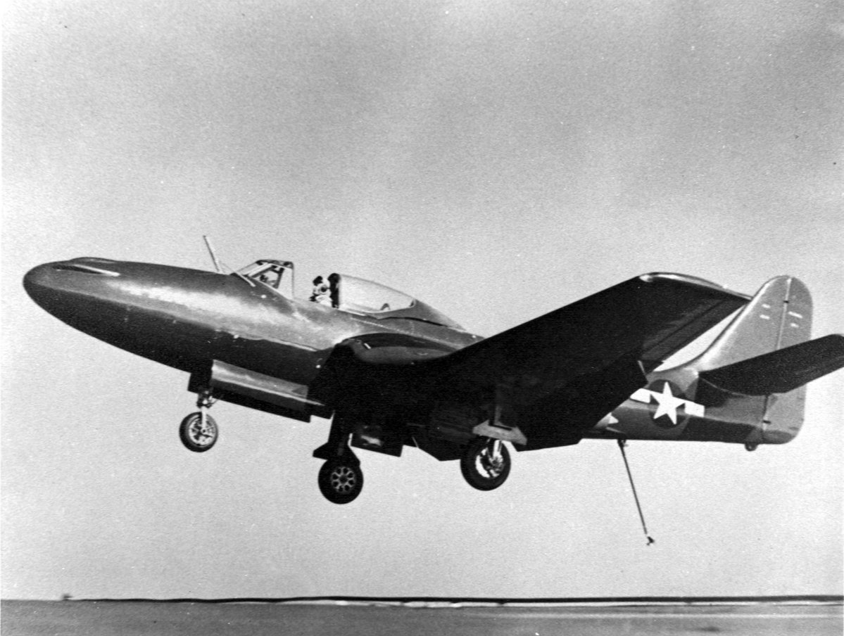 airandspace's tweet image. Today in 1946, the McDonnell FH-1 Phantom became the first U.S. jet aircraft to take off from and land on an aircraft carrier. It was the first U.S. jet fighter to enter operational service with both the Navy and Marine Corps: s.si.edu/3SilUiS