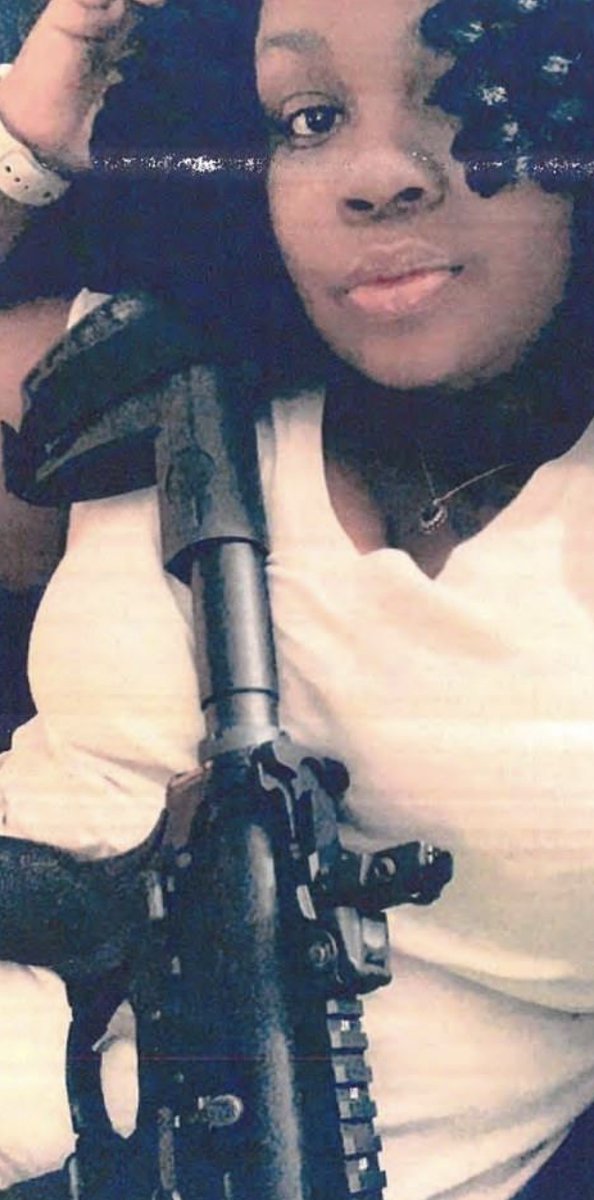 MrAndyNgo's tweet image. Why doesn't the press use these photos of Breonna Taylor and her boyfriend, Jamarcus Glover? They're more recent and are more accurate to the cross-shooting incident leading up to her death since these are the guns the boyfriend used to shoot police.
Also, why do they not…