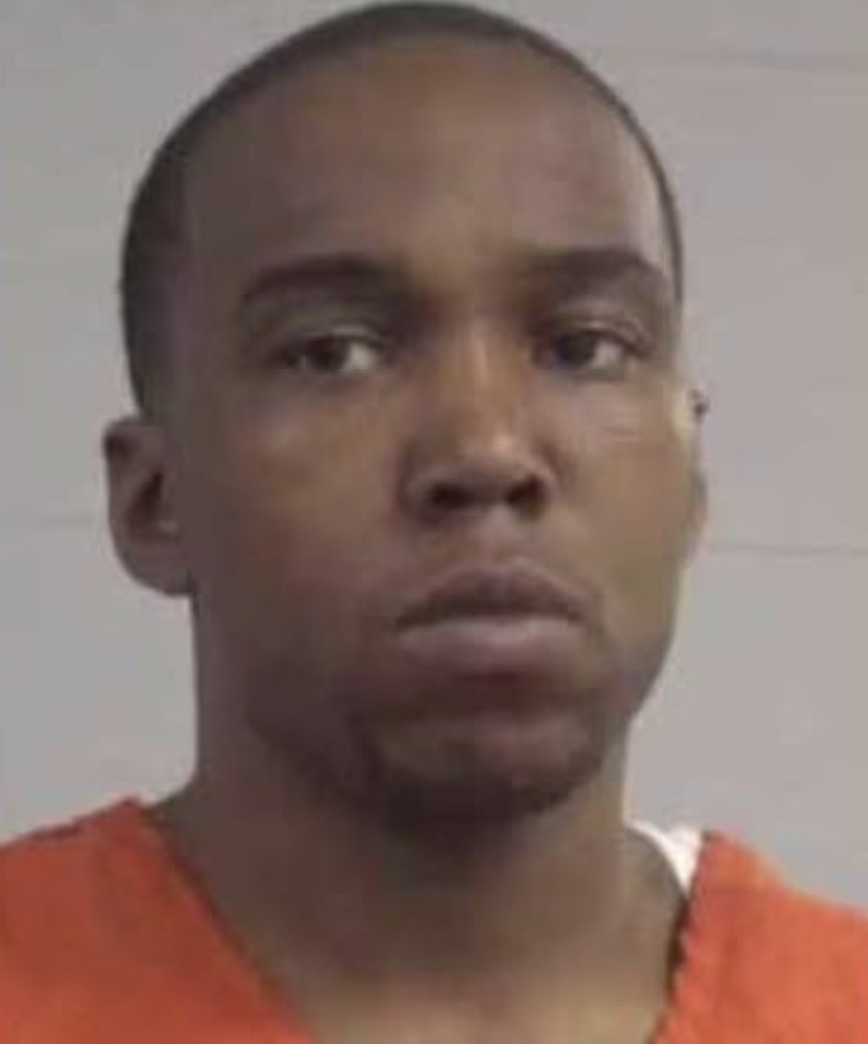 MrAndyNgo's tweet image. Why doesn't the press use these photos of Breonna Taylor and her boyfriend, Jamarcus Glover? They're more recent and are more accurate to the cross-shooting incident leading up to her death since these are the guns the boyfriend used to shoot police.
Also, why do they not…