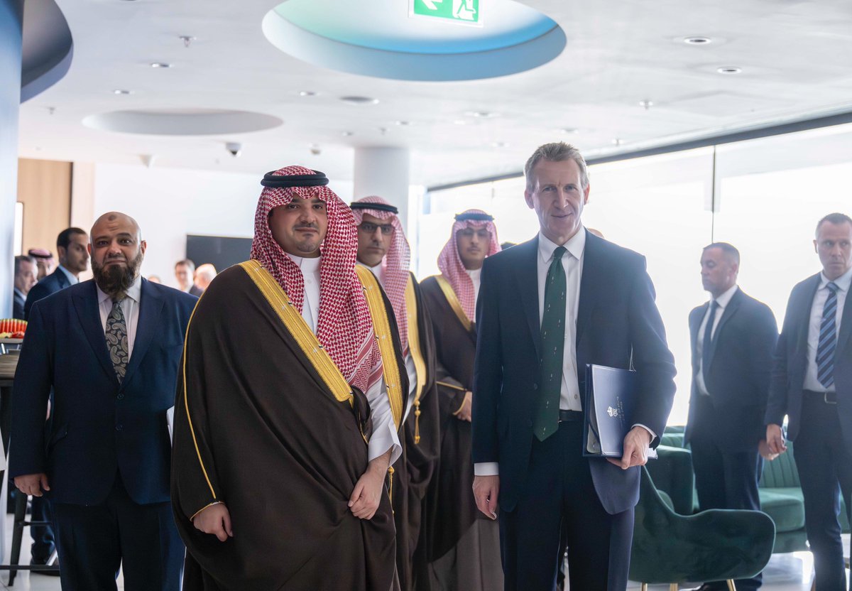 AbdulazizSNA's tweet image. التقيت اليوم معالي وزير الدولة لشؤون الأمن بوزارة الداخلية البريطانية السيد دان جارفيس @DanJarvisMBE وبحثنا عدداً من الموضوعات في الشأن الأمني، في إطار علاقاتنا التاريخية، والشراكة والتعاون بين بلدينا الصديقين،،،